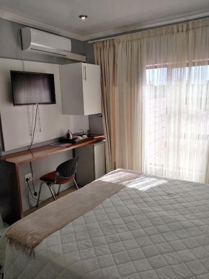 On Hill Lodge Bloemfontein Exteriör bild