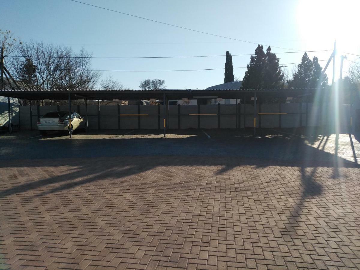 On Hill Lodge Bloemfontein Exteriör bild